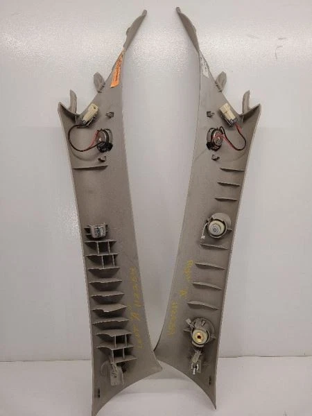 Chevrolet Avalanche 1500 LH 2012 izquierda derecha un pilar molduras gris Foto 4 de 4