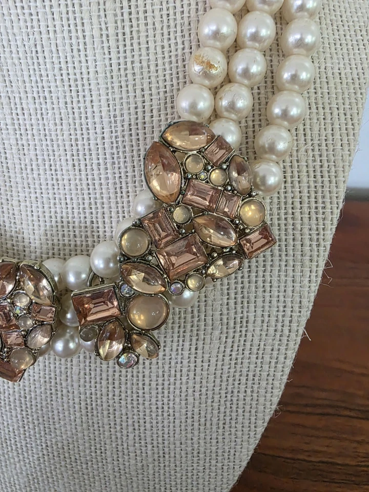 Gargantilla con extensor Betsey Johnson collar de perlas de imitación y diamantes de imitación Foto 3 de 4