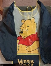 Sch&uuml;rze Winnie the Pooh f&uuml;r den Zeichenunterricht
