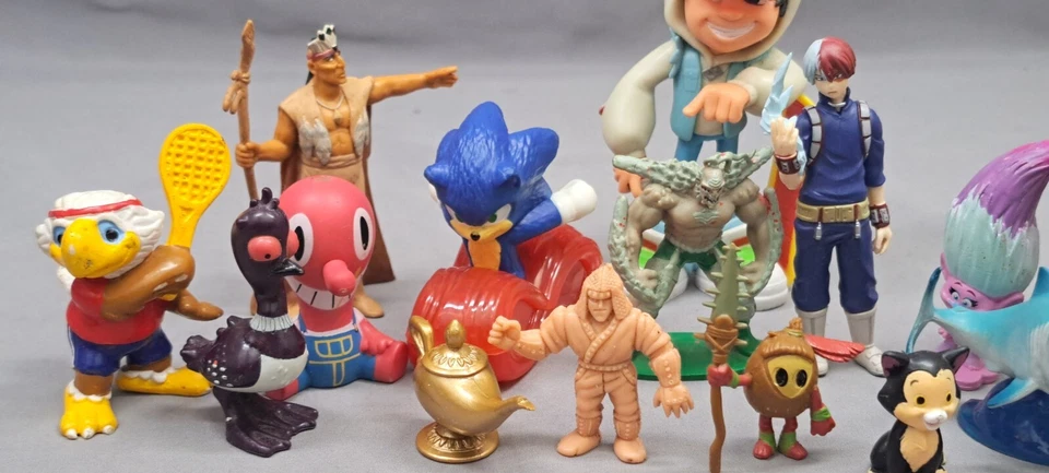 Lote de figuras surtidas de películas de Disney. Varios tamaños Foto 2 de 4