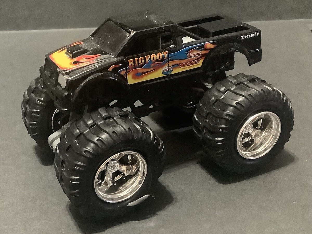 BLACK FOOT モンスタートラック 元祖「モンスタートラック」、タイヤは1.7メートル - WSJ