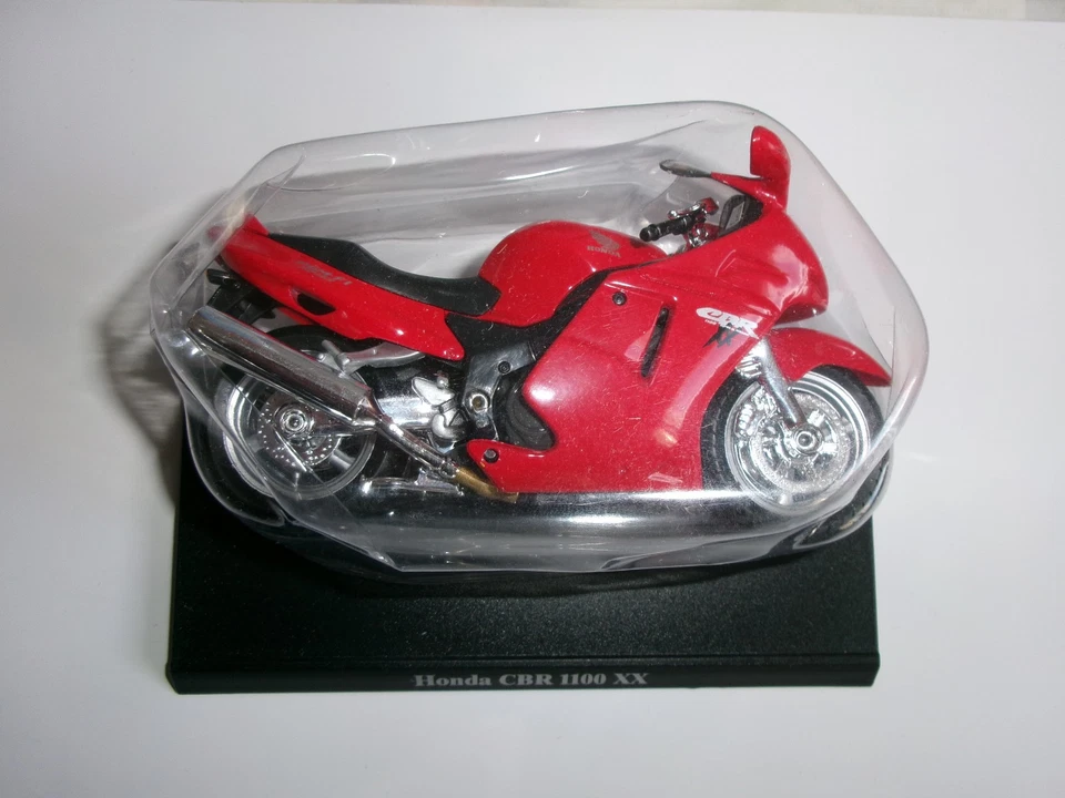 Honda CBR 1100 XX Blackbird ROT - 1:18 Welly mit Standplatte - Bild 3 von 3