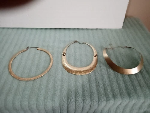 VETEMENTS Lotto di 3 bellissime collane girocollo in metallo color oro