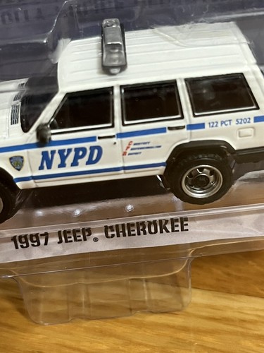 Greenlight 1/64 Hot Pursuit 1997 Jeep Cherokee NYPD Limited Edition Series 38 - Picture 7 of 8