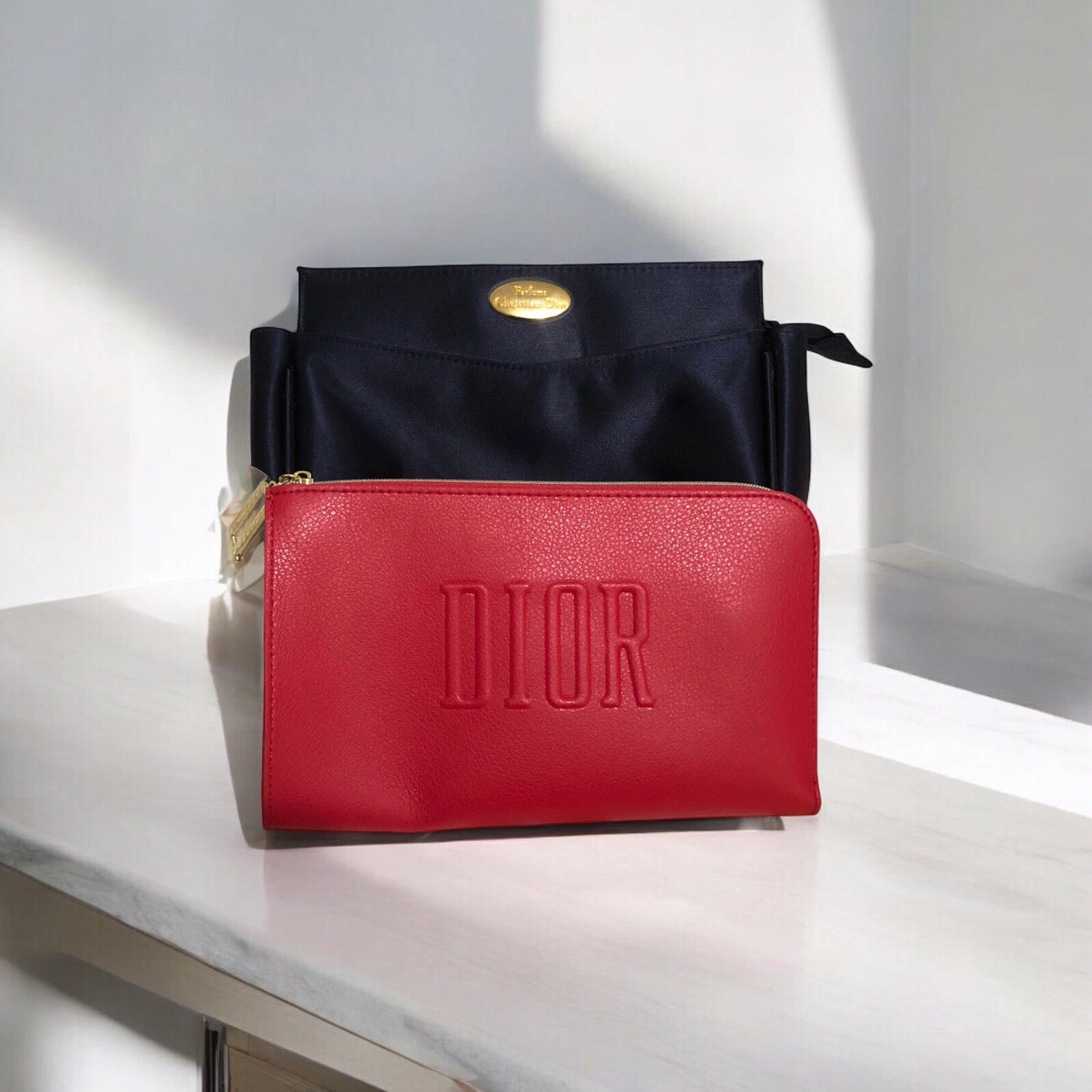 Lot de 2 Cosmétiques Authentique Sac Dior Logo Rouge et Sac Maquillage Cristian Dior.