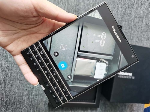 99%new BlackBerry Passport Q30 32GB 13MP (SQW100-1) QWERTY Keyboard Cellphone - Picture 12 of 12