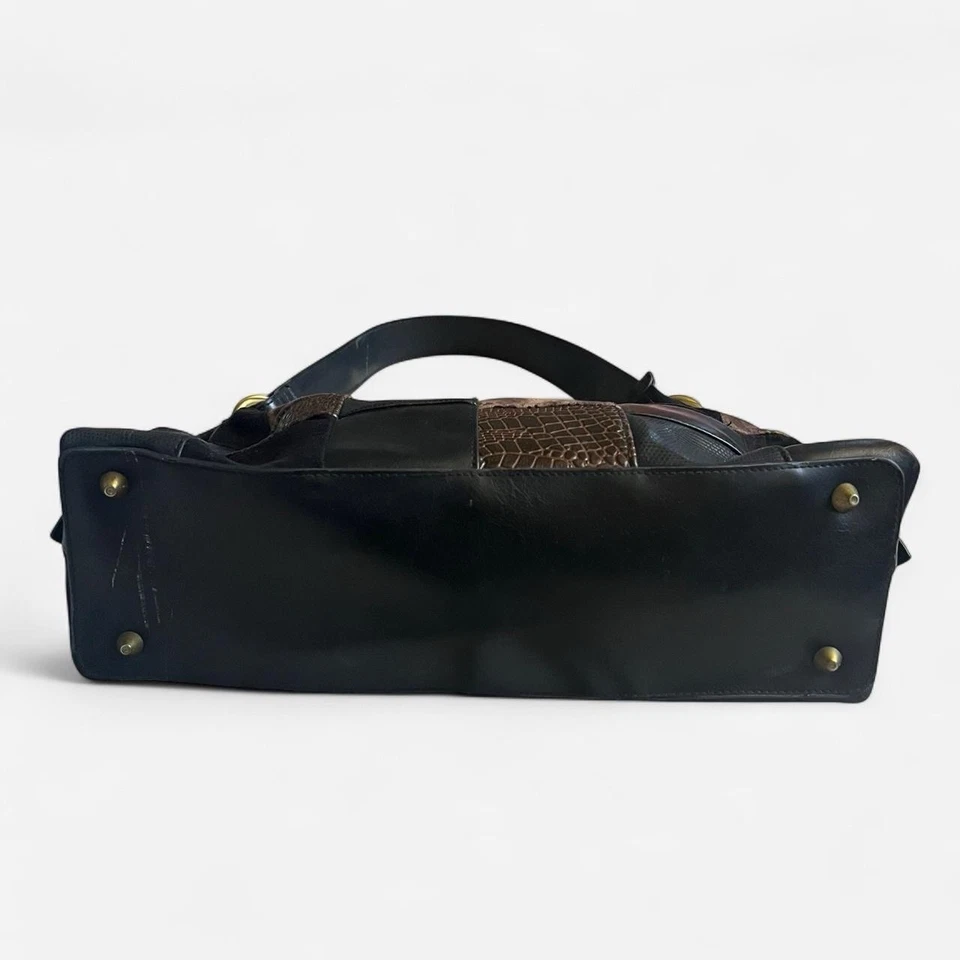 Bolso de hombro de cuero con estampado animal marrón y negro con retazos Foto 3 de 4