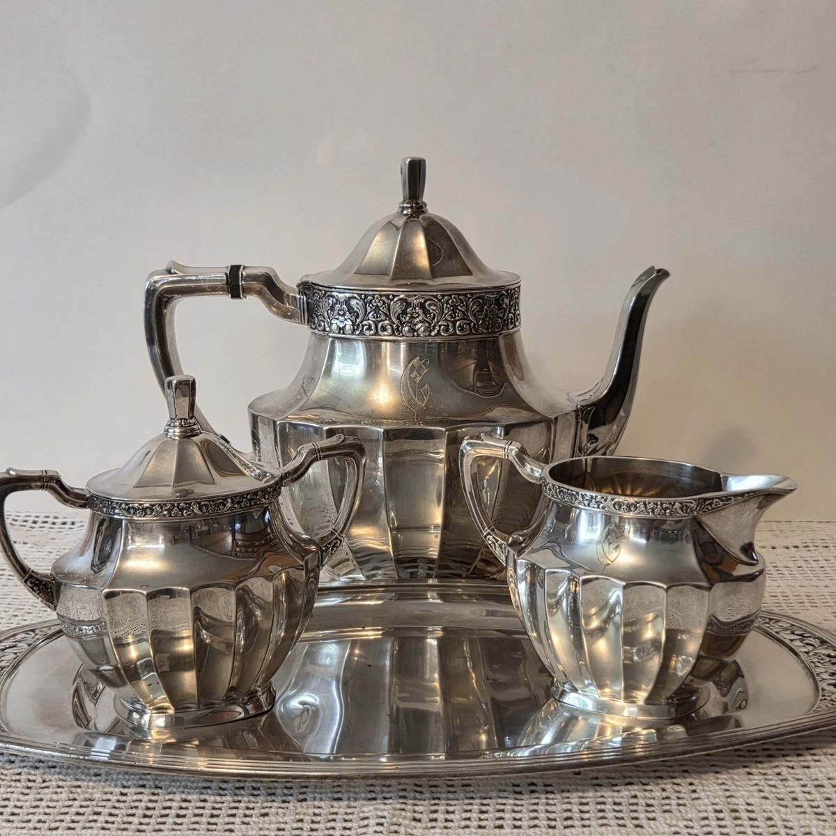 ONEIDA Antique US Silver-Plated Teapots, Coffee Pots & Sets for