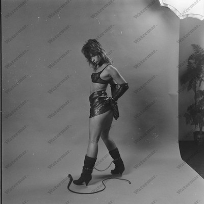  pretty pinup woman curvy glamour model  vintage 2'' Negative V5a3