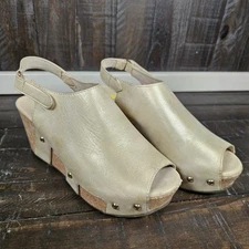 Volatile Womens 7 Tan Wedge Metallic Gold Strapback Studded Platform Sandals