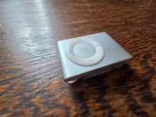 Apple iPod Shuffle A1204 2nd Generation 1 GB Silver