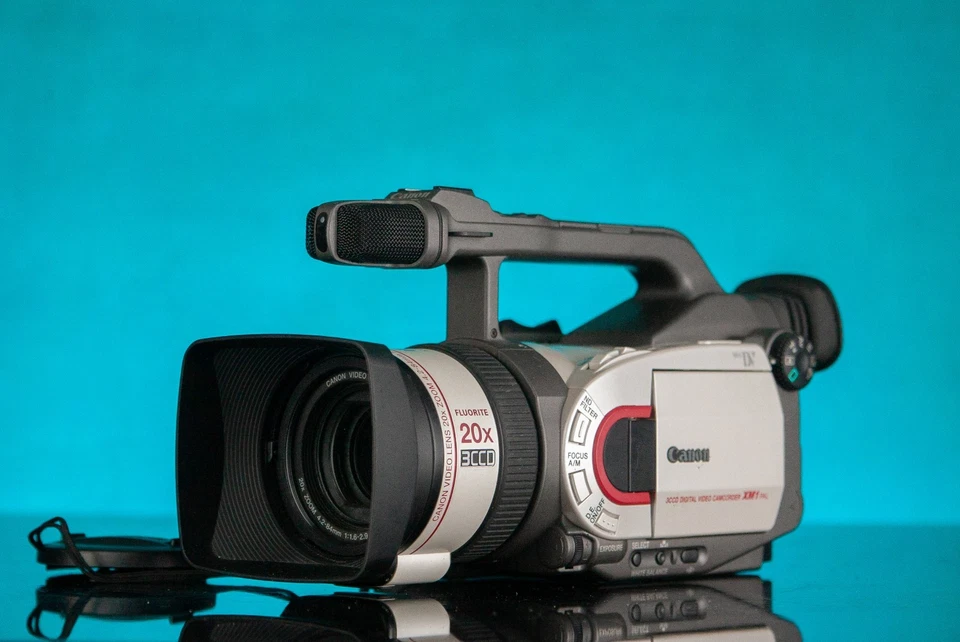 CANON DM-XM1 E 3CCD Camcorder Video Camera Working Charger Two Batteries - Image 3 of 4