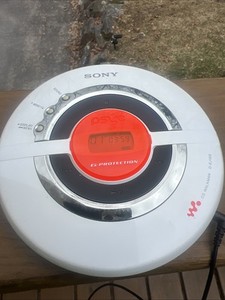 新品未開封　Sony D-EJ100 ポータブルCDプレーヤー PSBLK Sony D-EJ100 Portable CD Player