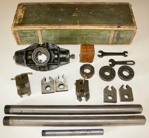 Vintage REED Adjustable Stock & Pipe Threader Dies w/ Original Box ~ Armstrong