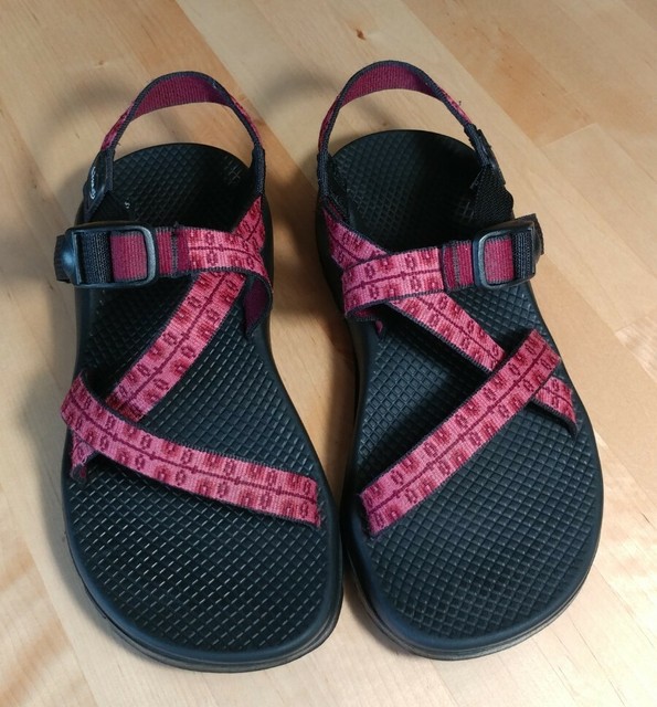 womens chacos 8 wide