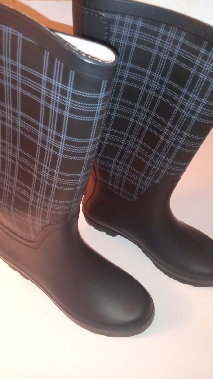 Womens Rain Boots  Sz  7  Rubber Black Check Color Mid Calf  Snow Rainboots-image