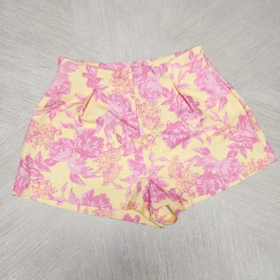 Pantalones Cortos White Fox Boutique Sunshine On My Mind Verano Flor Rosa y Amarillo XL  Foto 2 de 4