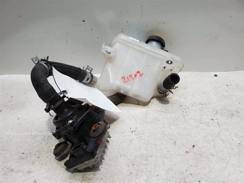 Toyota Camry 2007-2011, bomba de agua auxiliar y tanque de botella de refrigerante, n.º de parte: 16470-28100 Foto 3 de 4