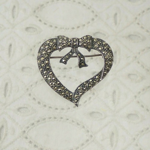 Vintage Sterling Silver Marcasite Heart Pin Brooch Pendant Weighs 9.4 Grams - Picture 8 of 8