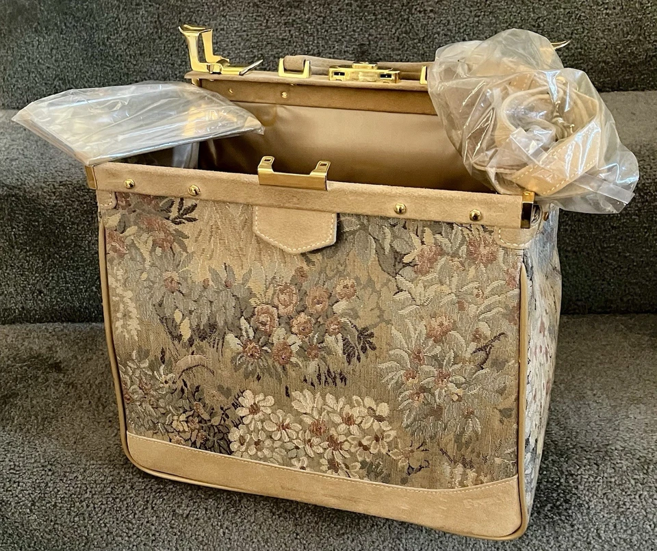 Vintage Genuine The French Luggage Co. U.S.A. Tapestry Satchel Shoulder Carryon - Image 2 of 4