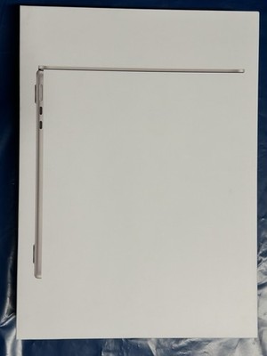 Apple MacBook Air 13-inch M4 chip, 13.6-inch.16GB. 512GB SSD Starlight