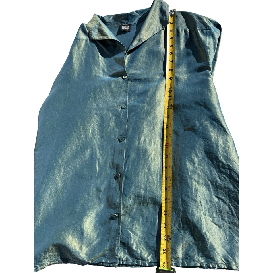 Camisa Eileen Fisher feminina cintilante de seda botão frontal azul marinho GG - Imagem 4 de 4