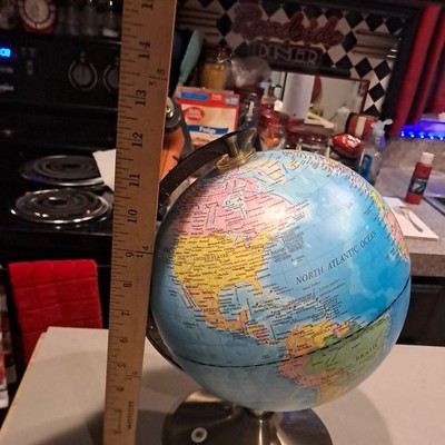 Mounted Globe Of Earth- Spins-Lights Up To Show Constellations-Batt Or AC Adapt