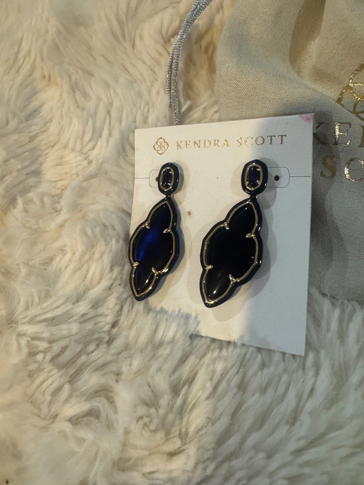 Nuevos Pendientes Colgantes Kendra Scott Abbie Esmalte Azul Brillante y Dorado Perforados Foto 2 de 4