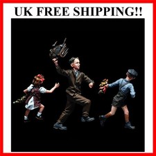 1: 35 Cast Resin Model GK Kit,  Civilian Model for 3 People, Unpainted