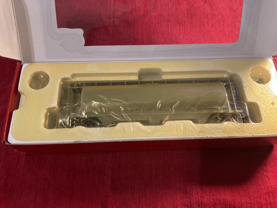 ATLAS HO-SCALE UNDECORATED ACF 3-BAY CYLINDRICAL HOPPER #1930 BRAND NEW!!! 🚂 - Image 4 of 4