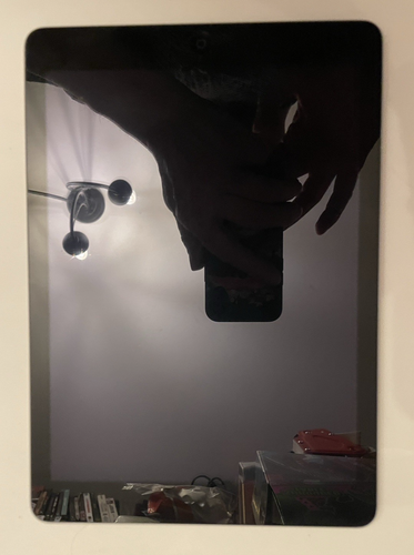 iPad Air 1st Generation 16GB Silver, 9.7in Display, Model A1474 - Picture 3 of 11