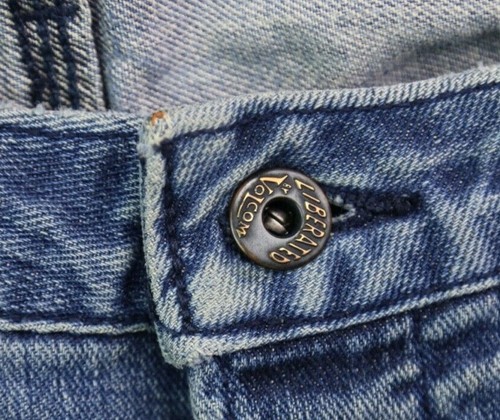 Vintage Women's Volcom Stone Frayed Hem Cut Off Jean Shorts USA Distressed Sz 32 - Picture 3 of 12