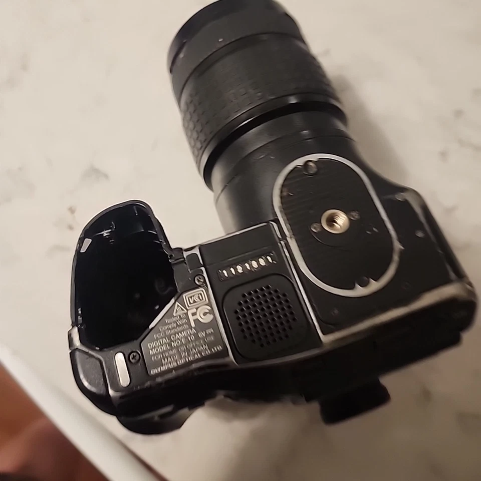 Olympus Camedia E-10 4.0 MP Digital Camera  Lens 9-36mm NO Battery/ C-SEE DESC - Image 4 of 4