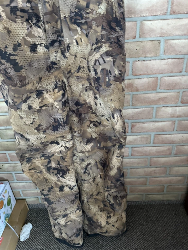 BERETTA Men’s XL Gore-Tex Primaloft Waterproof Hunting Bib Optifade Marsh Camo  - Image 3 of 4