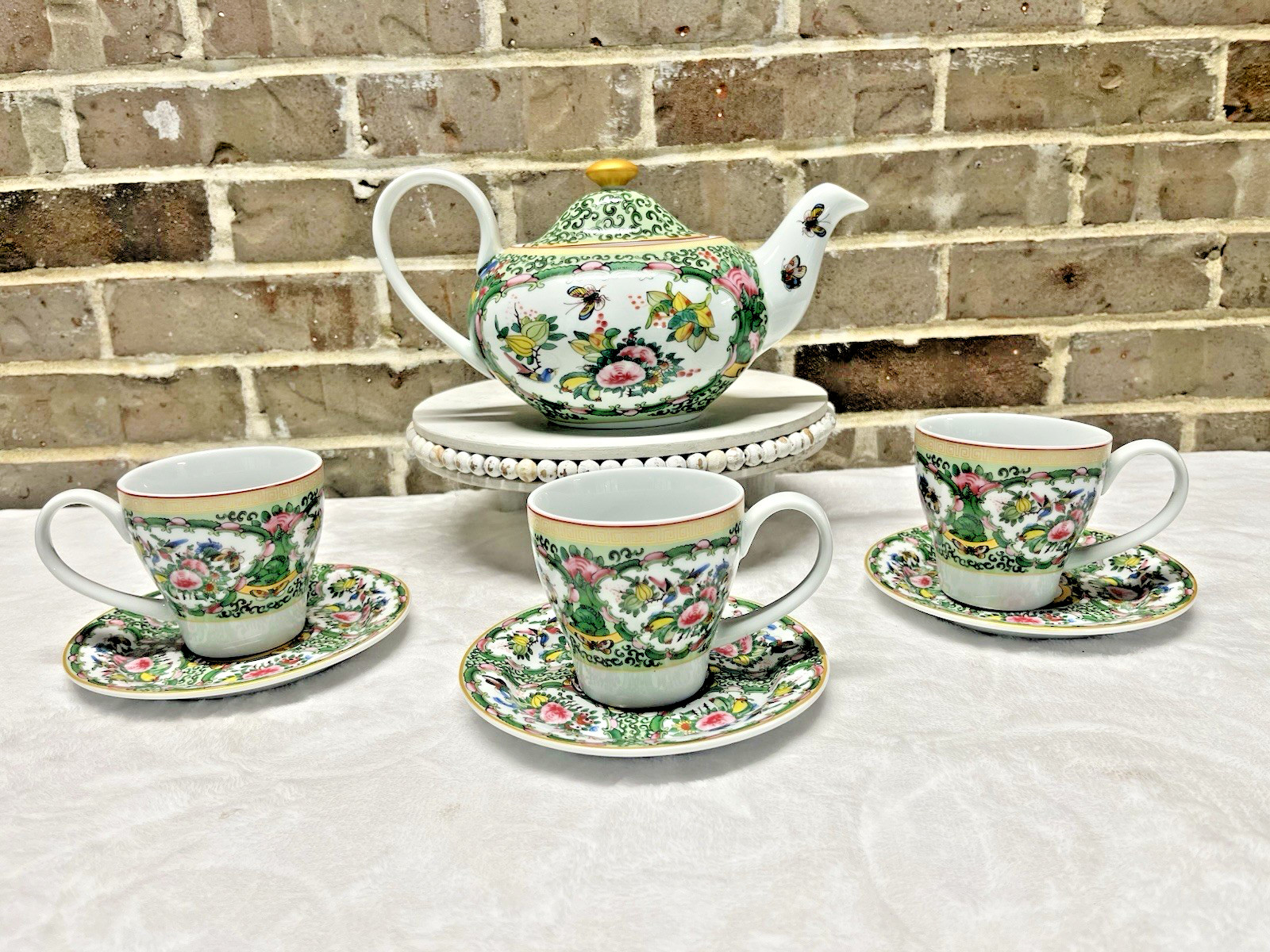 Williams Sonoma Famille Rose Tea Pot  with  Cups and Saucers 7 pc SET New