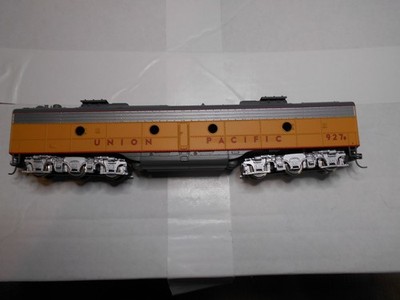 AHM/Rivarossi H.O. Union Pacific E-9B RD#927b Twin Motors /8 Wheel drive, Kadee