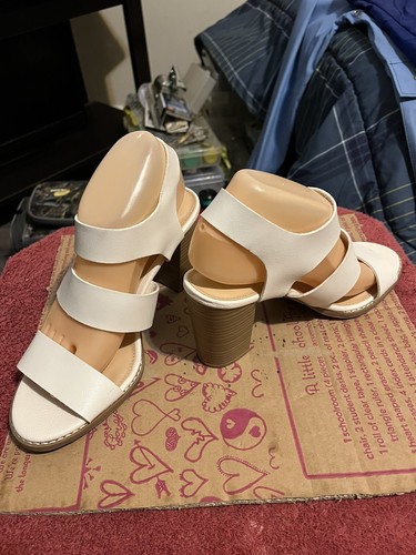 Old Navy Women’s Size 9 White Block Heel leather sandals - Picture 4 of 4