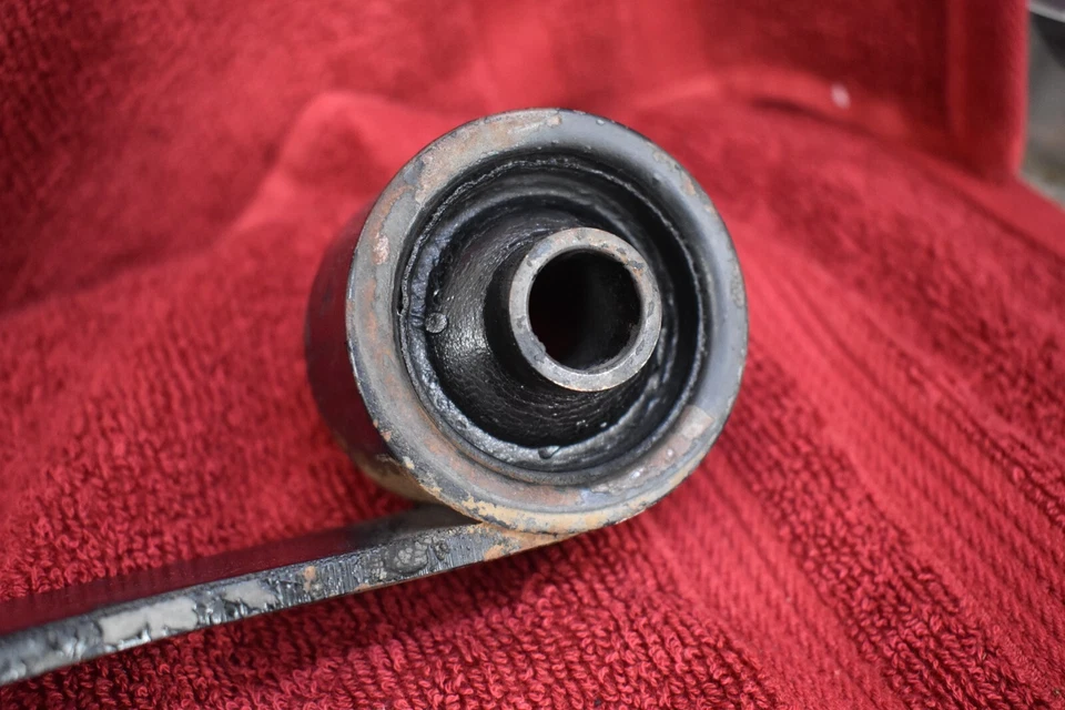 Barra bigote suspensión trasera Datsun 240Z 7/1971-7/1973 OEM usada 55450-E8300 Foto 4 de 4