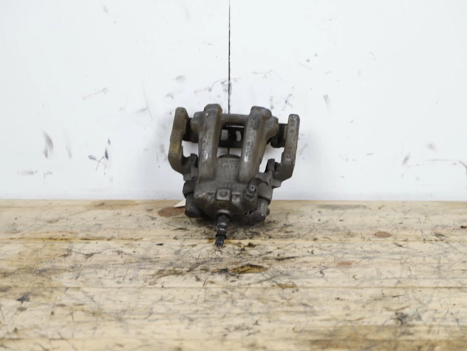 BMW 328I F30 2012-2016 sedán AWD pinza de freno trasera derecha Bosch OEM Foto 3 de 3