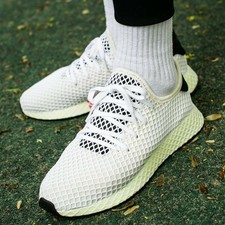 deerupt runner white gold
