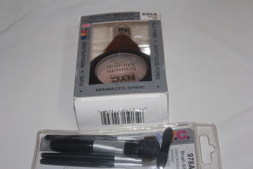 NYC Naturals Smooth Mineral Loose Finishing Powder 690A NATURAL VEIL + GIFT - Image 2 of 2