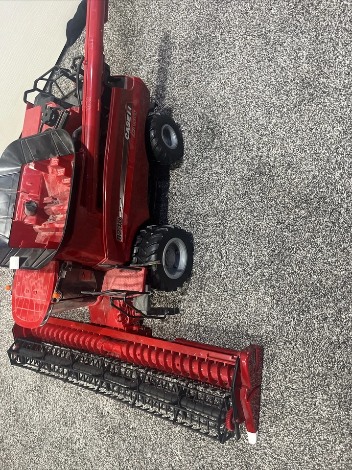 1:16 Case IH Axial Flow 8240 Combine - Big Farm Series - ZFN47391 - Image 3 of 4