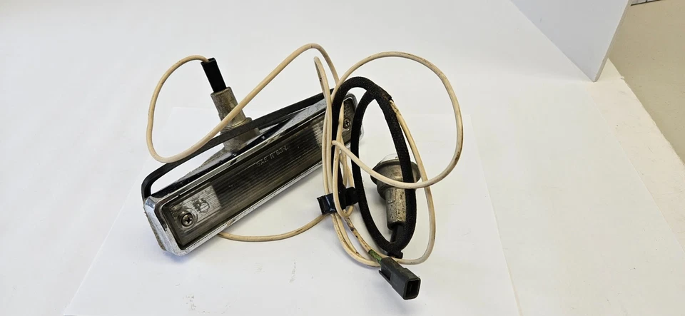 1966 年普利茅斯 Belvedere 卫星反向灯总成 2606112 NOS — 第 2/4 张图片