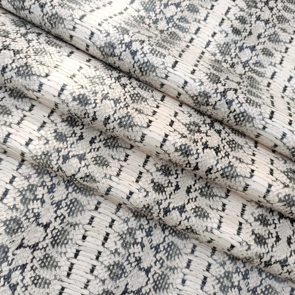 White and black snake embossed soft veg tan italian cow leather hide - Image 3 of 4