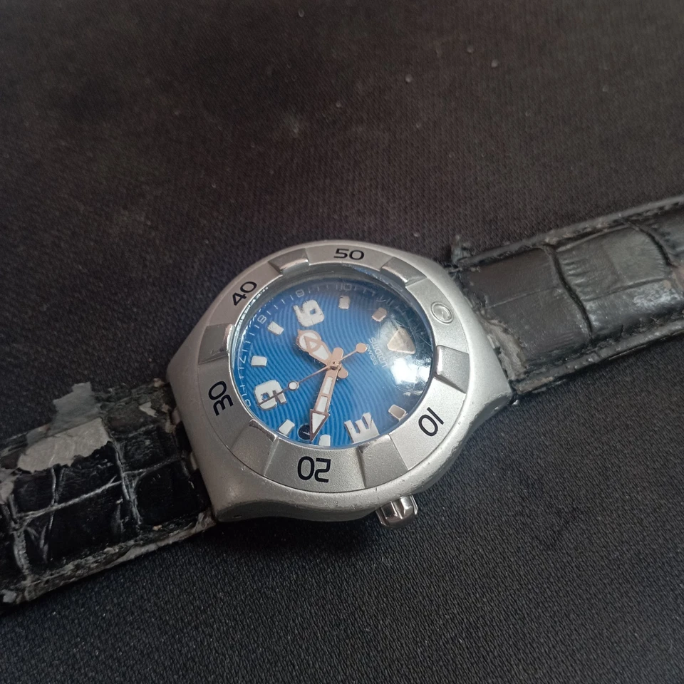 Reloj Swatch Irony Scuba 200 Swiss Hora/Fecha esfera azul vintage Foto 2 de 4