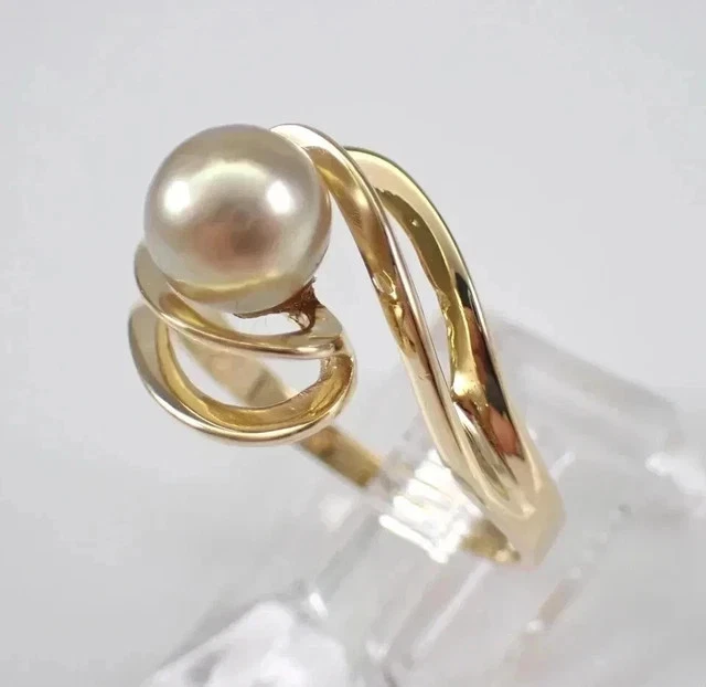 Anillo de colección con remolino de perlas blancas simuladas de corte redondo de 2 quilates enchapado en oro amarillo de 14 k Foto 3 de 4