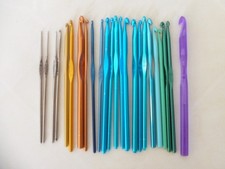 Assoted Lot Of 24 Crochet Hooks With Assorted Sizes