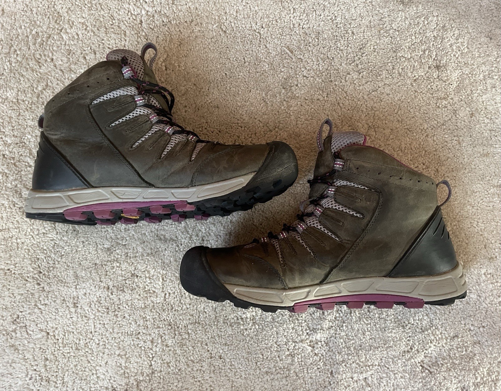 Stivali Keen Bryce da donna marroni metà strada trail escursionismo in pelle taglia 40 US 9 5 leggi