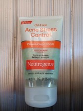 Neutrogena Oil-Free Acne Stress Control Power-Clear Face Scrub L36