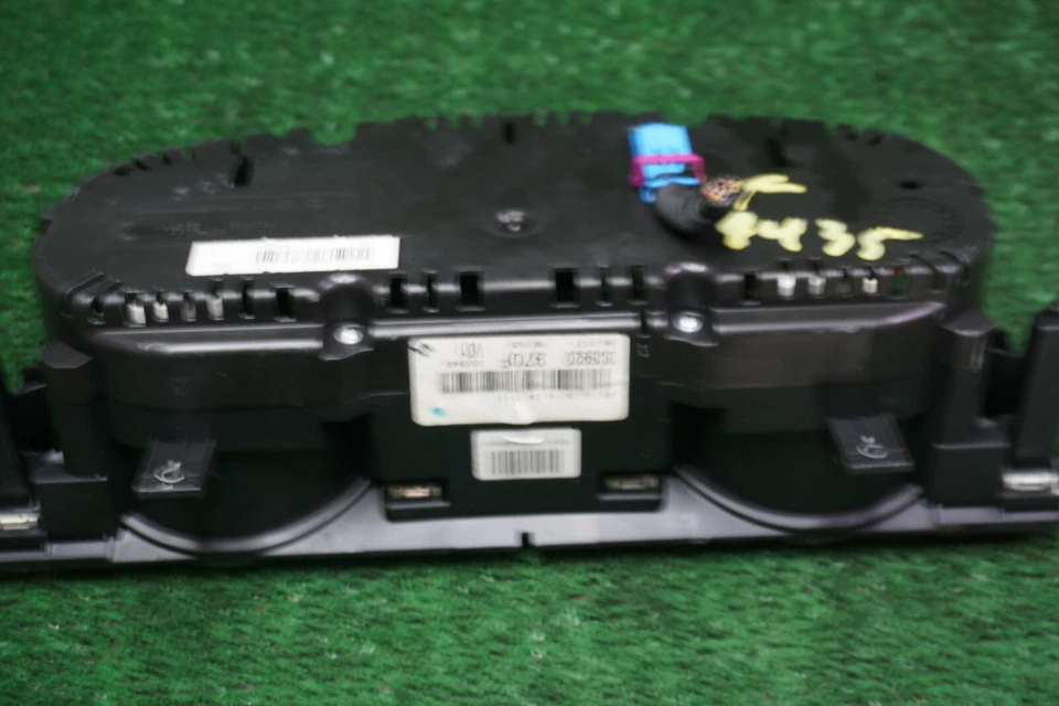 2009 2010 VOLKSWAGEN CC Speedometer Gauge Cluster OEM 3c8920970f - Image 3 of 4